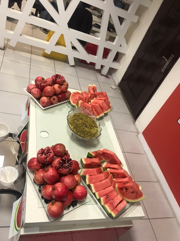 میز یلدای شرکت