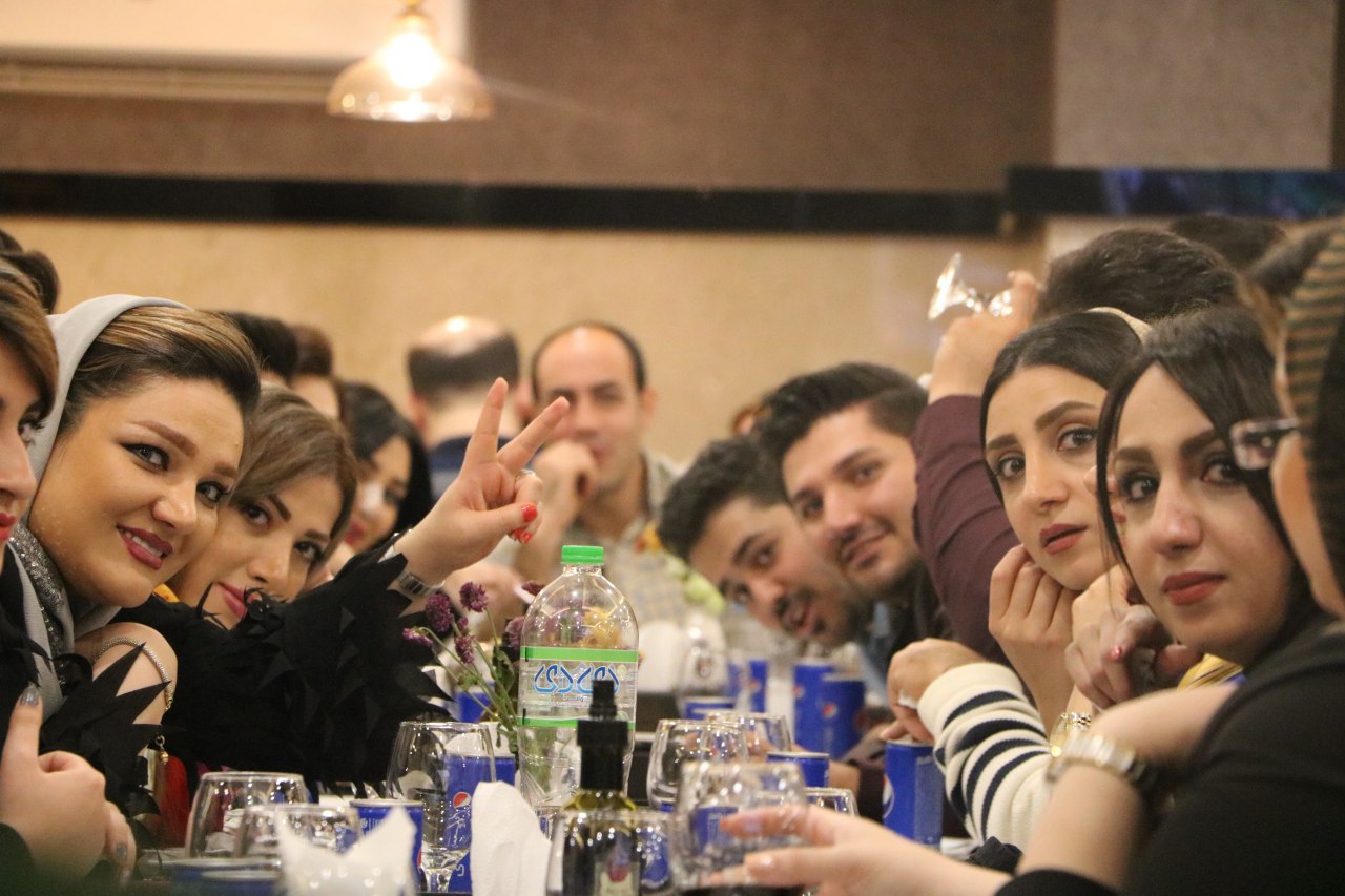 همکاران با هم