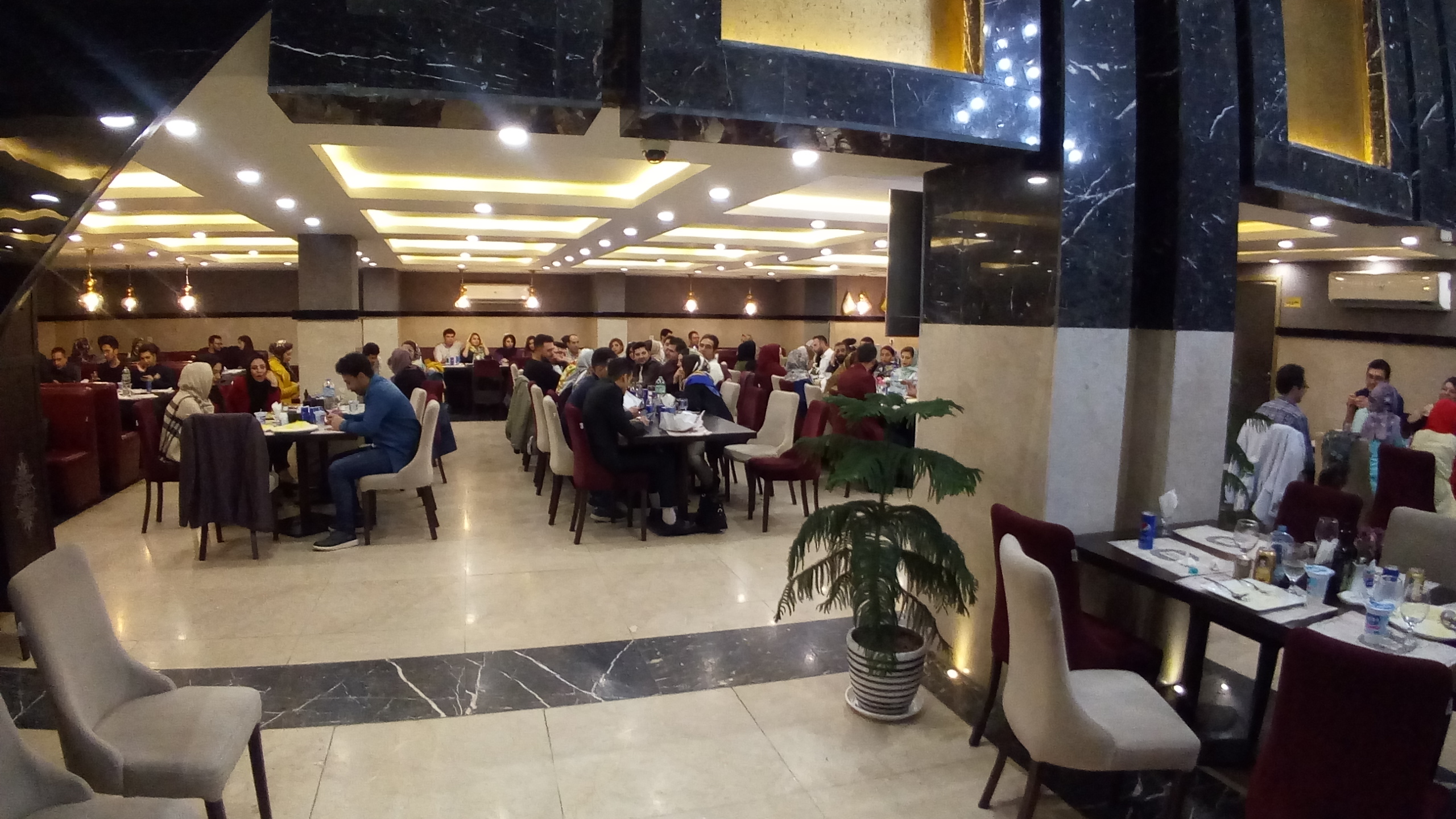 رستوران آرمانی قزوین میزبان خوب شرکت قاصدک